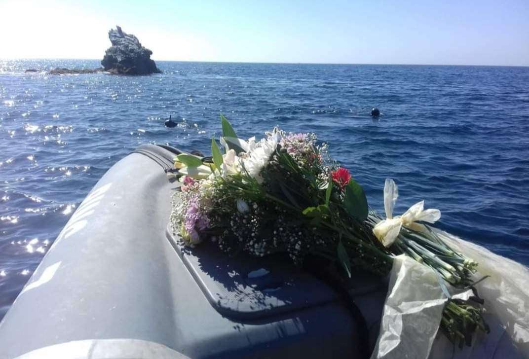 <p>Ofrenda floral a la Virgen del Carmen en la piedra del Pineo</p>

<p>La embarcación de Francis Valero en camino a la ofrenda a la Virgen del Pineo.</p>
