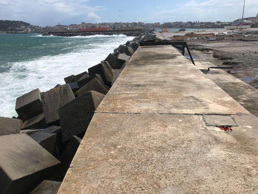 Reconstrucción del dique abrigo de la explanada de la ampliación del muelle de Poniente