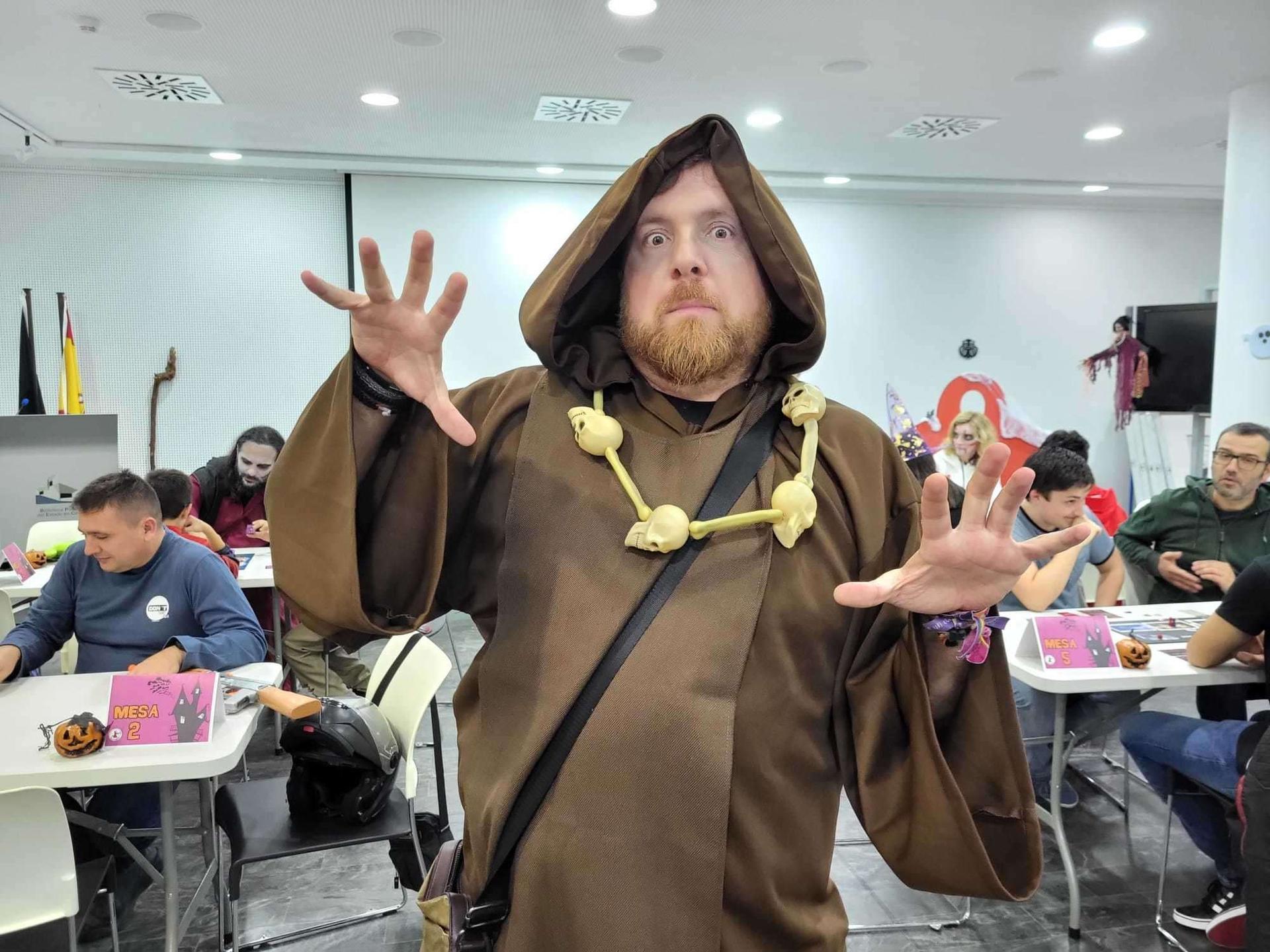 Una tarde de Halloween de juegos de mesa con 'El Solitario', con Dani Vicente