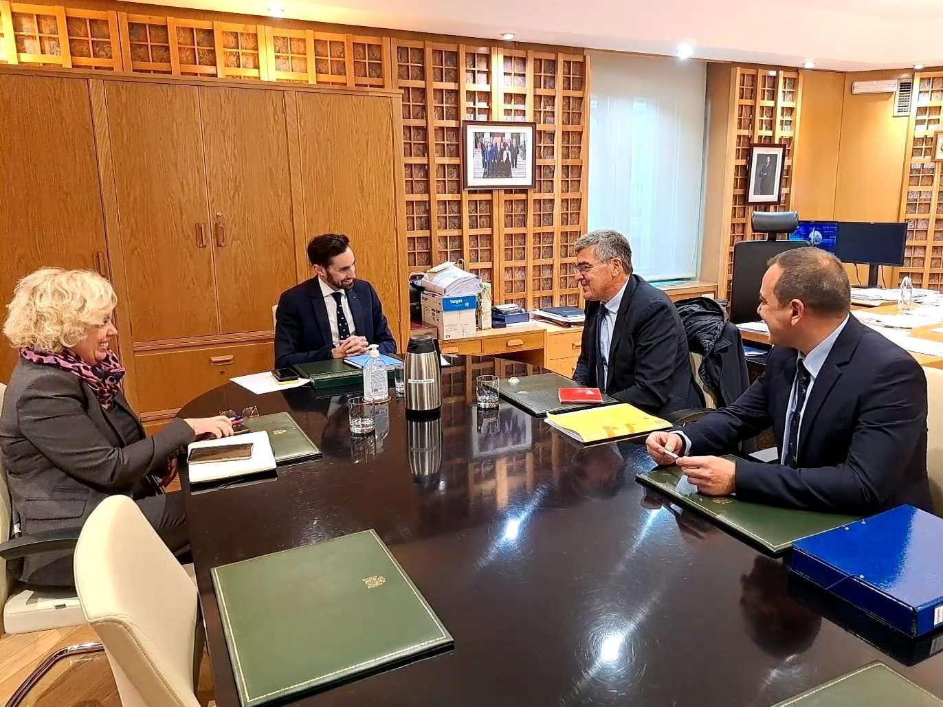 Reunión entre el Secretario de Estado de Seguridad y el delegado del Gobierno