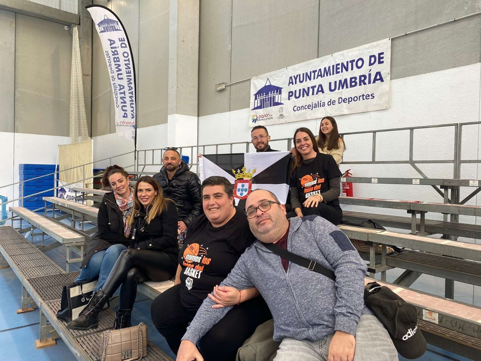 La afición de Ceuta, apoyando a las selecciones
