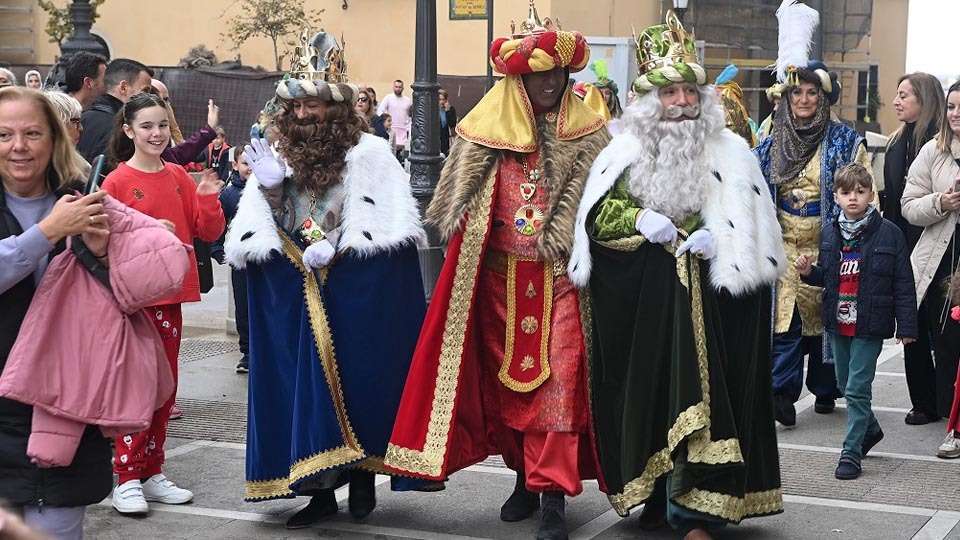 Los Magos se encaminan al Palacio de la Asamblea para asistir a una recepción oficial (CEDIDA)
