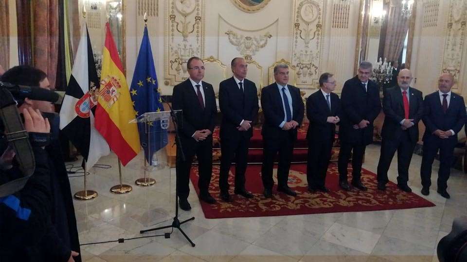 Un momento del acto celebrado en el Salón del Trono del Palacio de la Asamblea (C.A.)