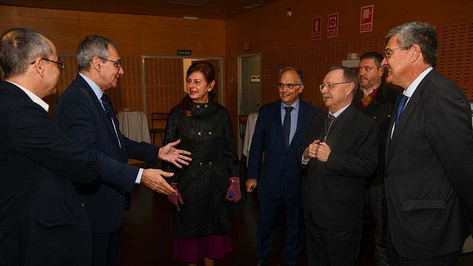 Autoridades en la presentación del Kit Digital (J. SAKONA)
