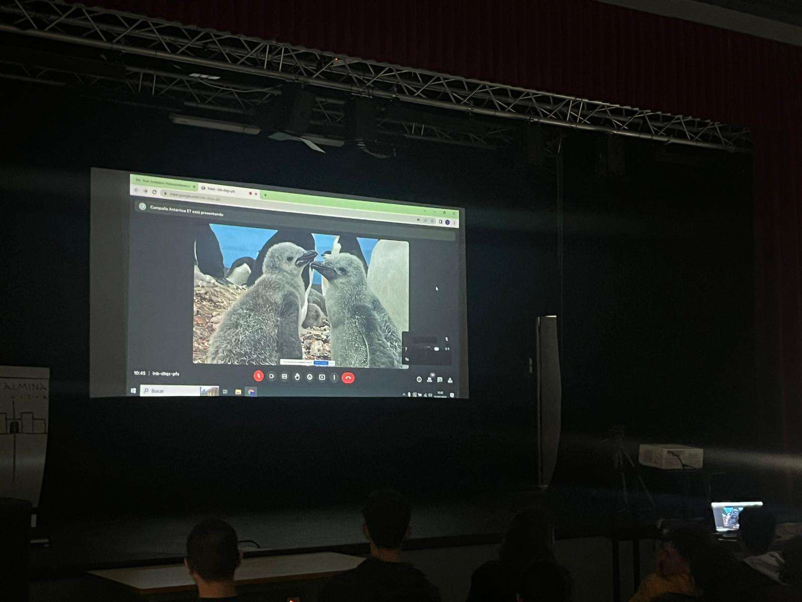 Videoconferencia de la base 'Gabriel Castilla' con los alumnos del IES Almina (Cedidas)