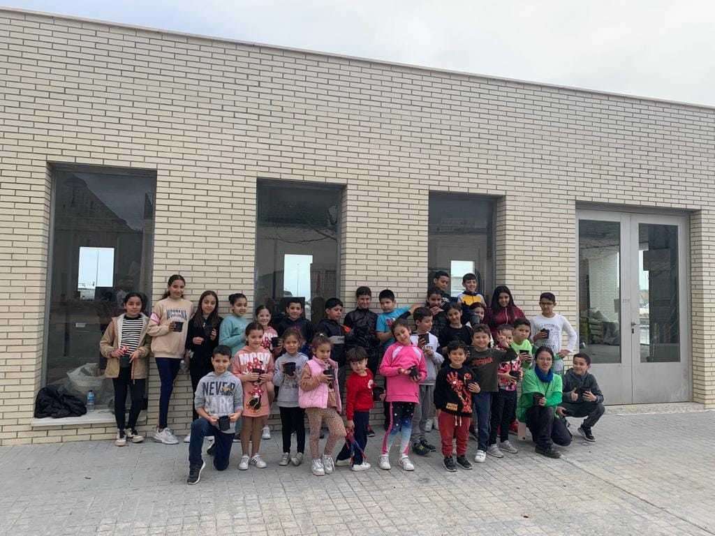 actividad en la que se han sembrado 60 árboles frutales alrededor de la barriada 317 VPO de Loma Colmenar