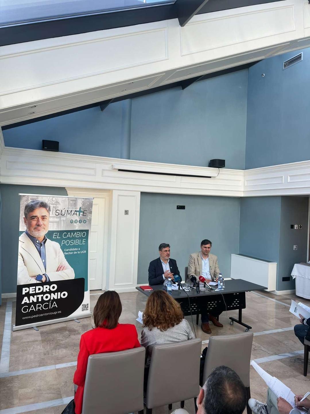Pedro Antonio García, candidato a rector de la Universidad de Granada durante la presentación de su proyecto (Cedida)