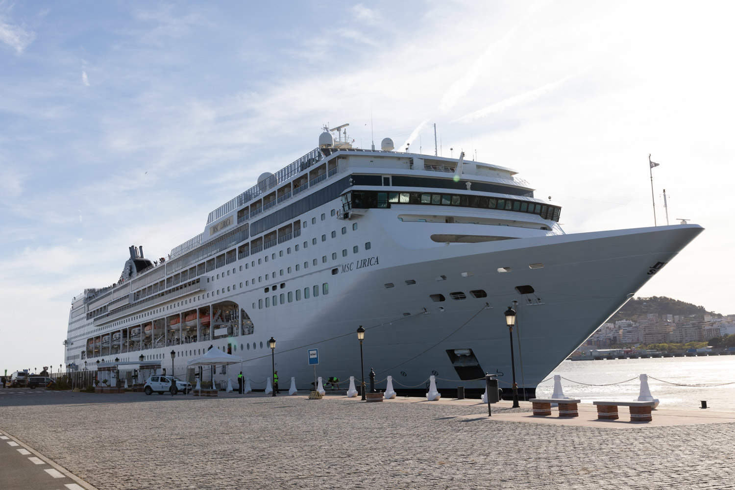 MSC Lírica décima escala (5)