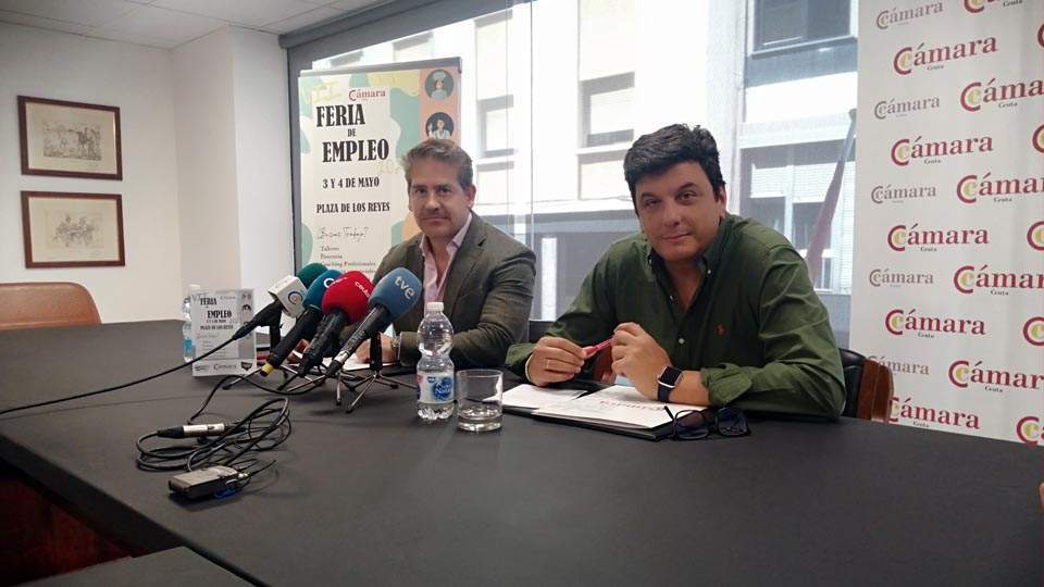El presidente y el secretario de la Cámara, Karim Bulaix y Joazquín Mollinedo, durante la rueda de prensa ofrecida este lunes (C.A.)