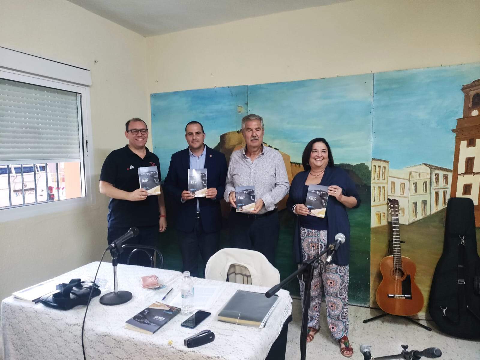 El ceutí Carlos Bernal presenta su libro «Noray» en Algeciras