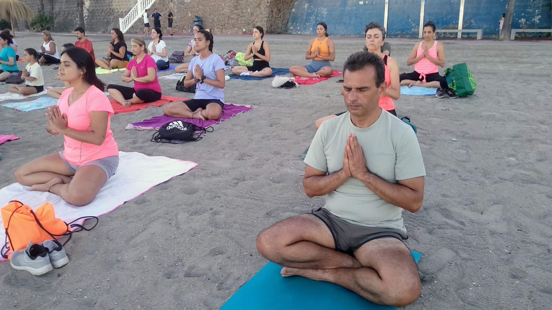 «Festival de la Luz», con una clase de yoga en el Chorrillo