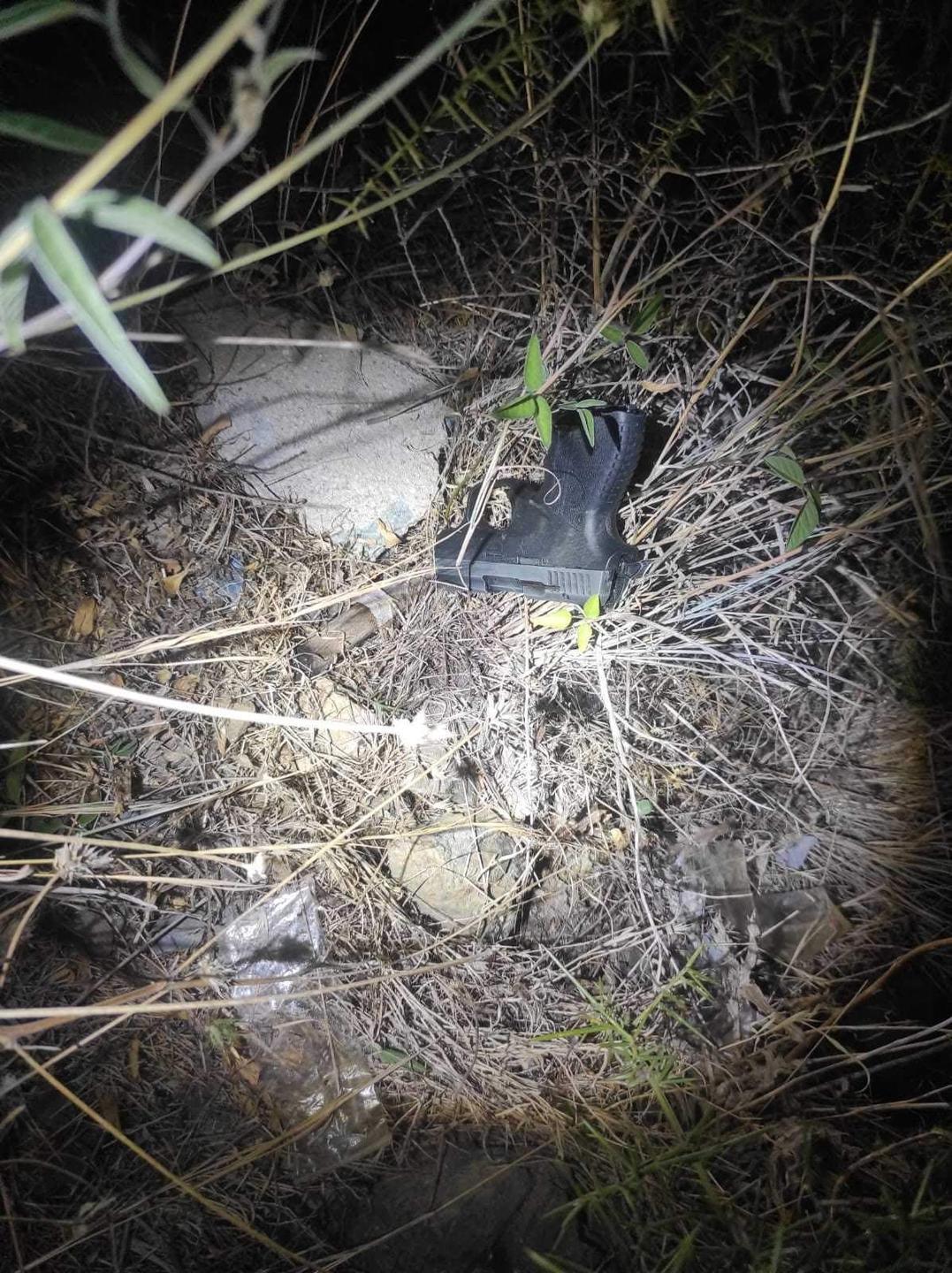 Lugar donde fue hallada el arma tras ser arrojada durante la persecución (CEDIDA)