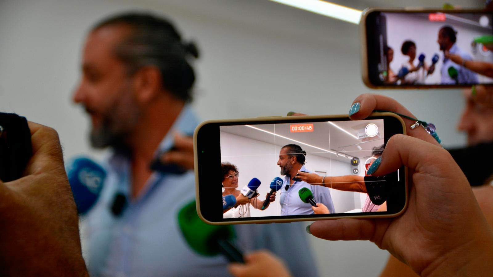 El candidato socialista al Congreso, Hamed Mohamed Ahmed, en la sede del partido (UTE)