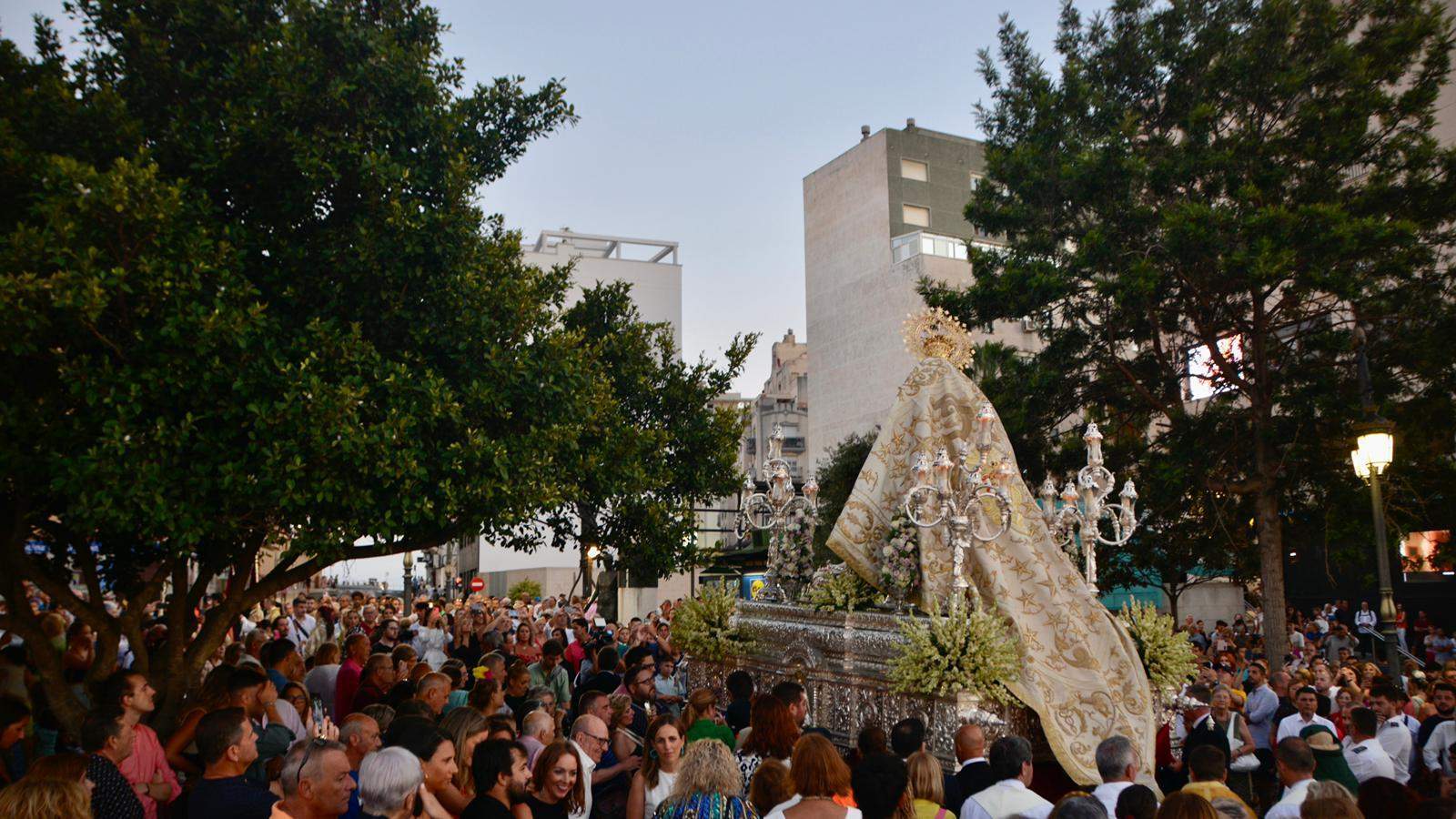 Procesión de la virgen de África