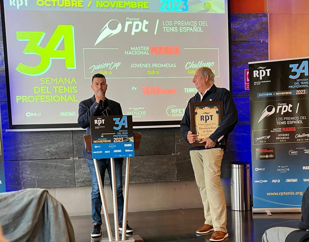El RPT premia a la federación de tenis de Ceuta como la mejor institución del tenis español en el 2023