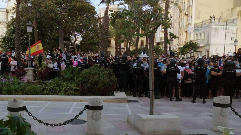 Concentración de protesta contra la presencia de Abascal en Ceuta celebrada en la Plaza de África (C.A./ARCHIVO)