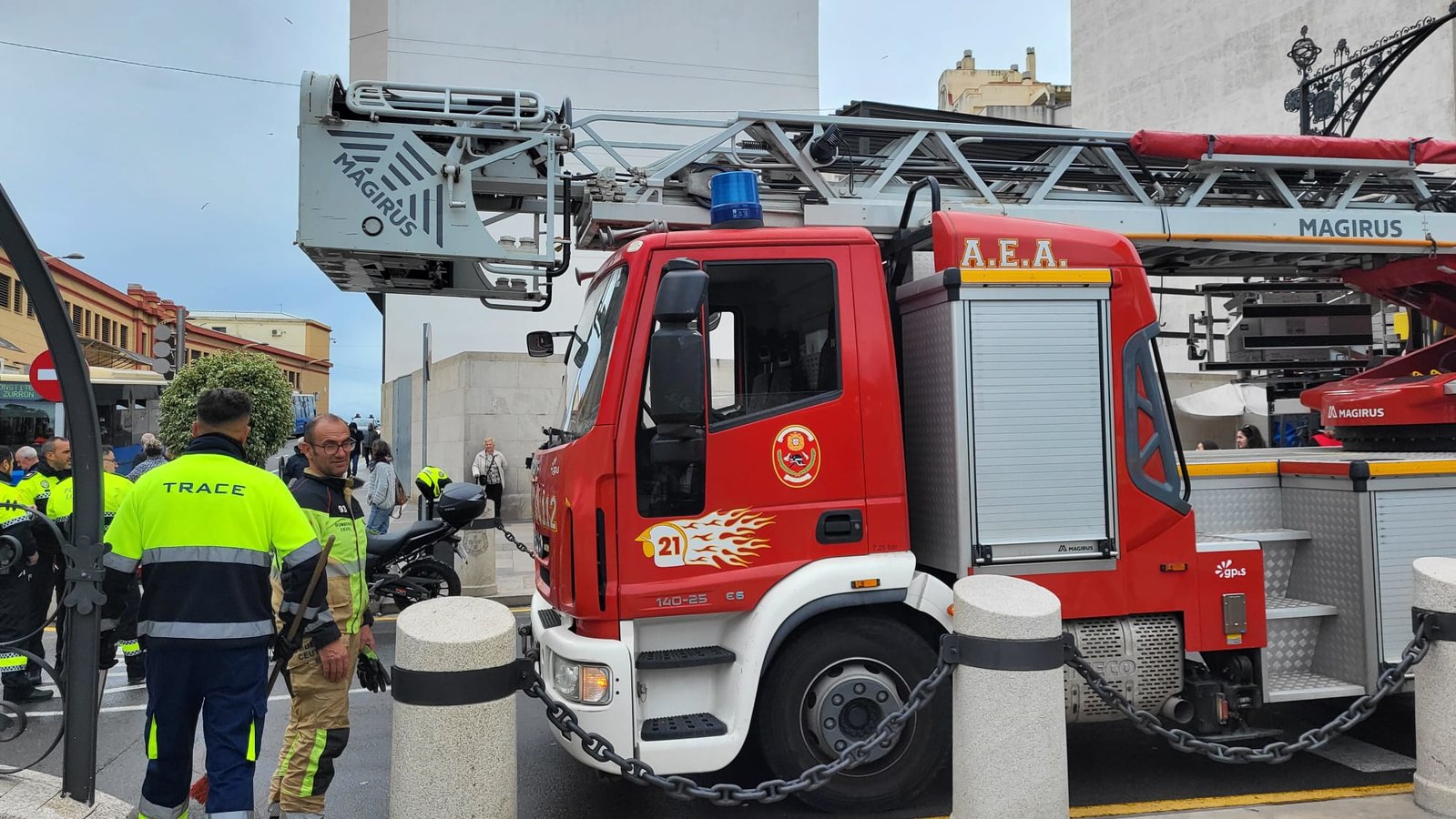 Bomberos
Caída de cascotes en Gran Vía