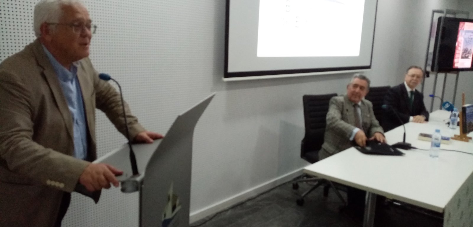 Un momento del acto de presentación del libro