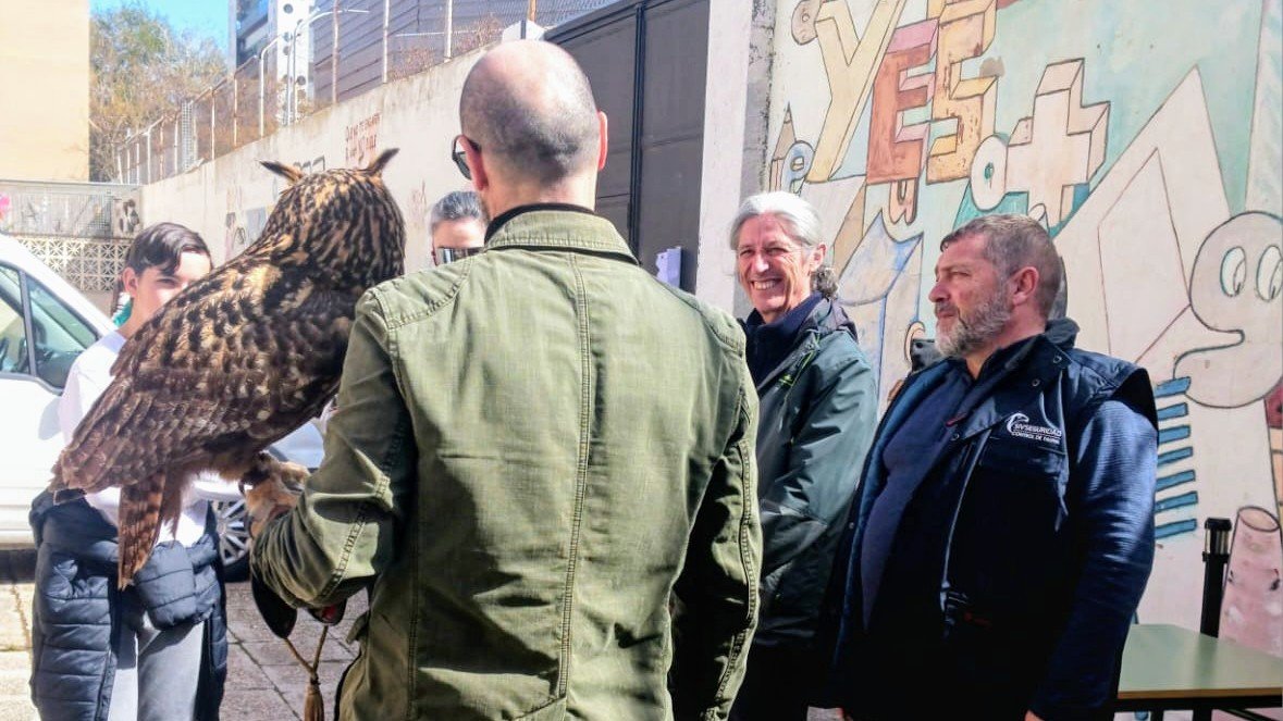 La cetrería en las aulas: un día con las aves en el IES Luis de Camoens
