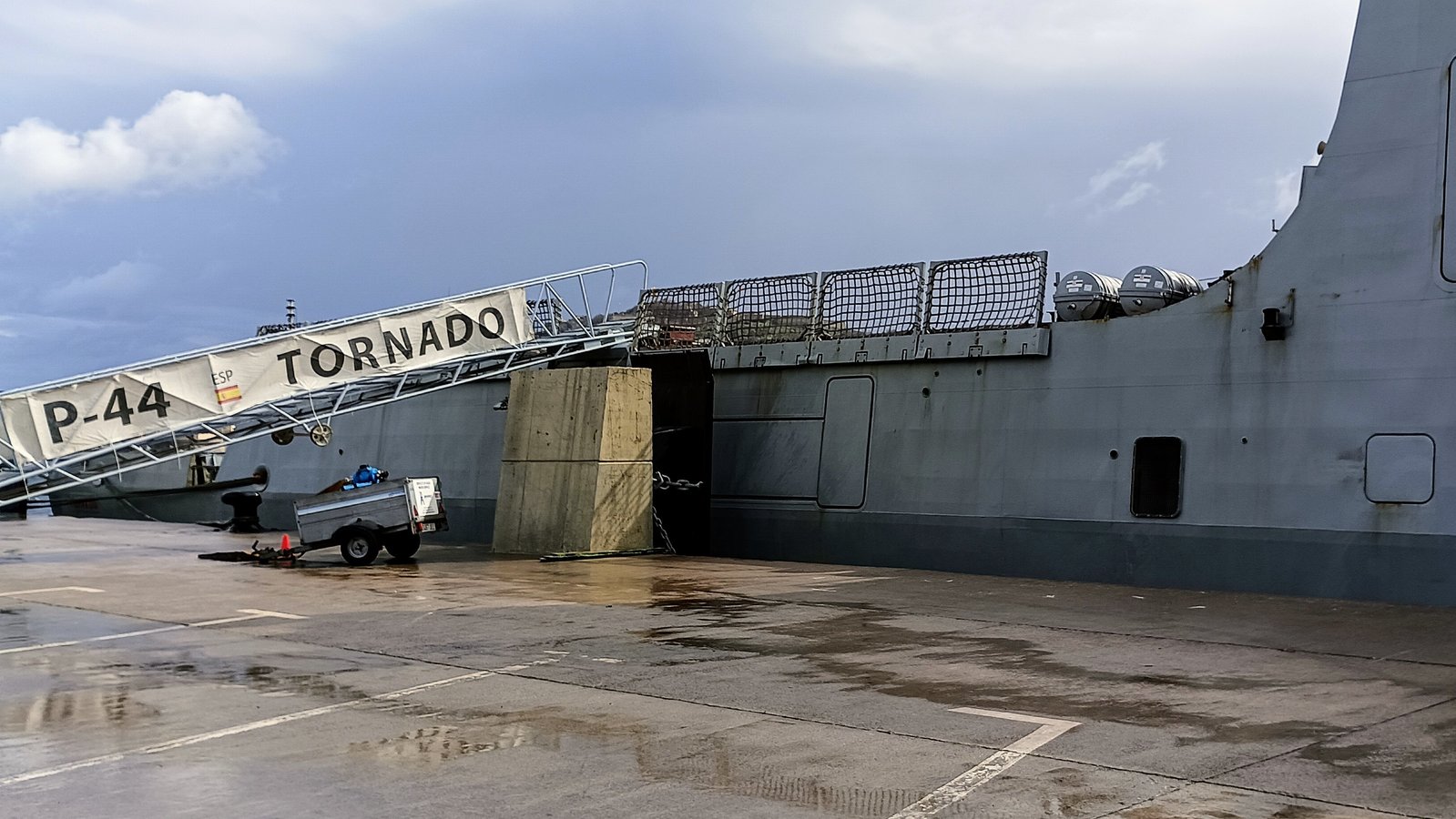 El buque «BAM Tornado P-44» (S. I.)