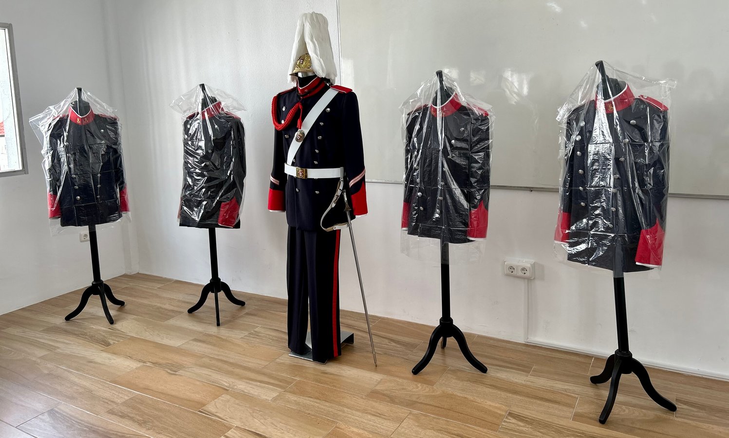 Presentación uniformes para la Escuadra de Gala de la Policía Local