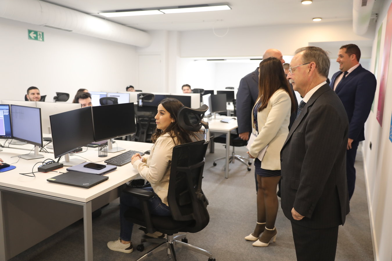 Juan Vivas visita las instalaciones de la empresa de juego online "888" / Cedida