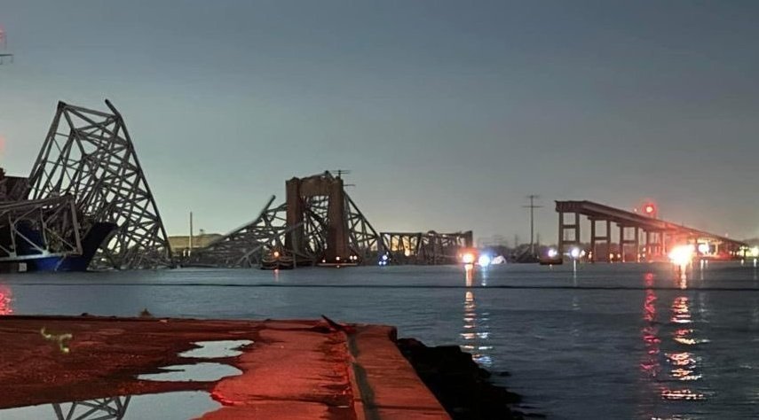 El puente Francis Scott Bridge se desploma tras el impacto de carguero