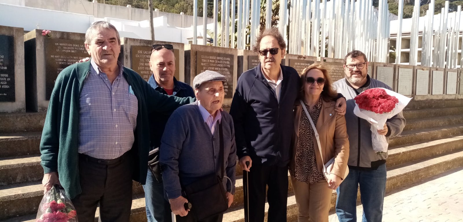Foto de familia de todos los participantes en el acto convocado este domingo por UGT (C.A.)