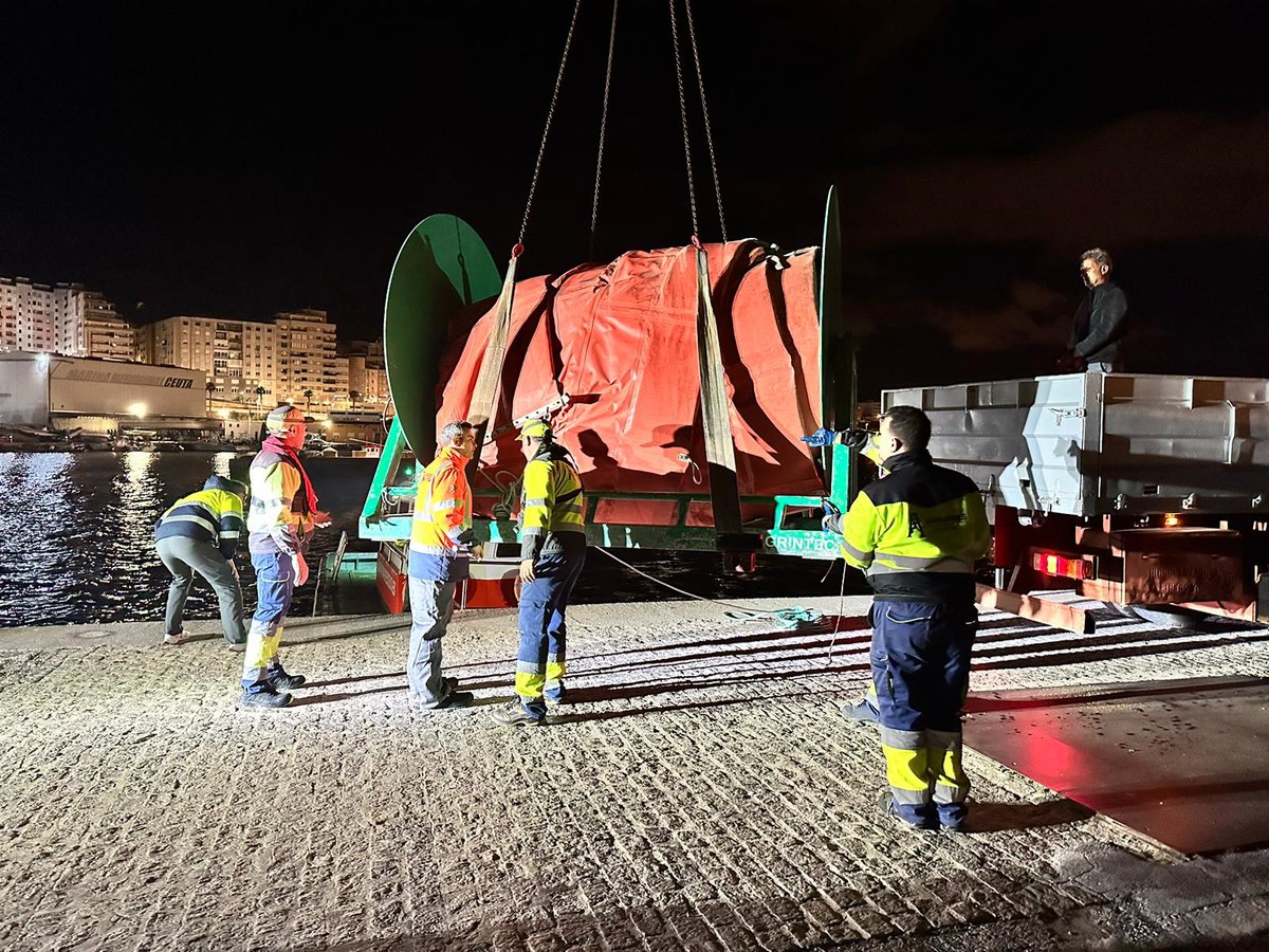 Trabajos para la contención del vertido de fuel del buque K ONSET