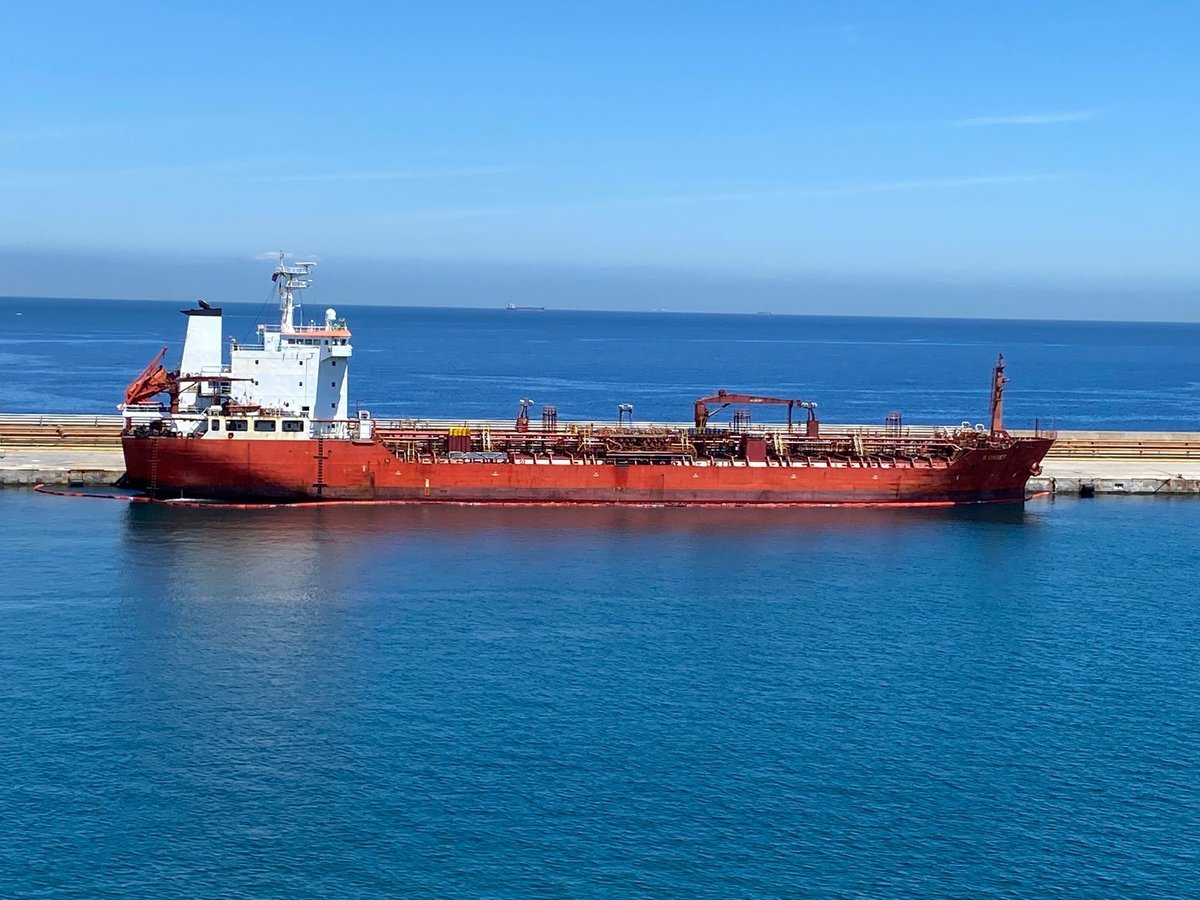 buque 'K Onset' ya se encuentra en el muelle de Poniente, para llevar a cabo las reparaciones en su casco (APC)