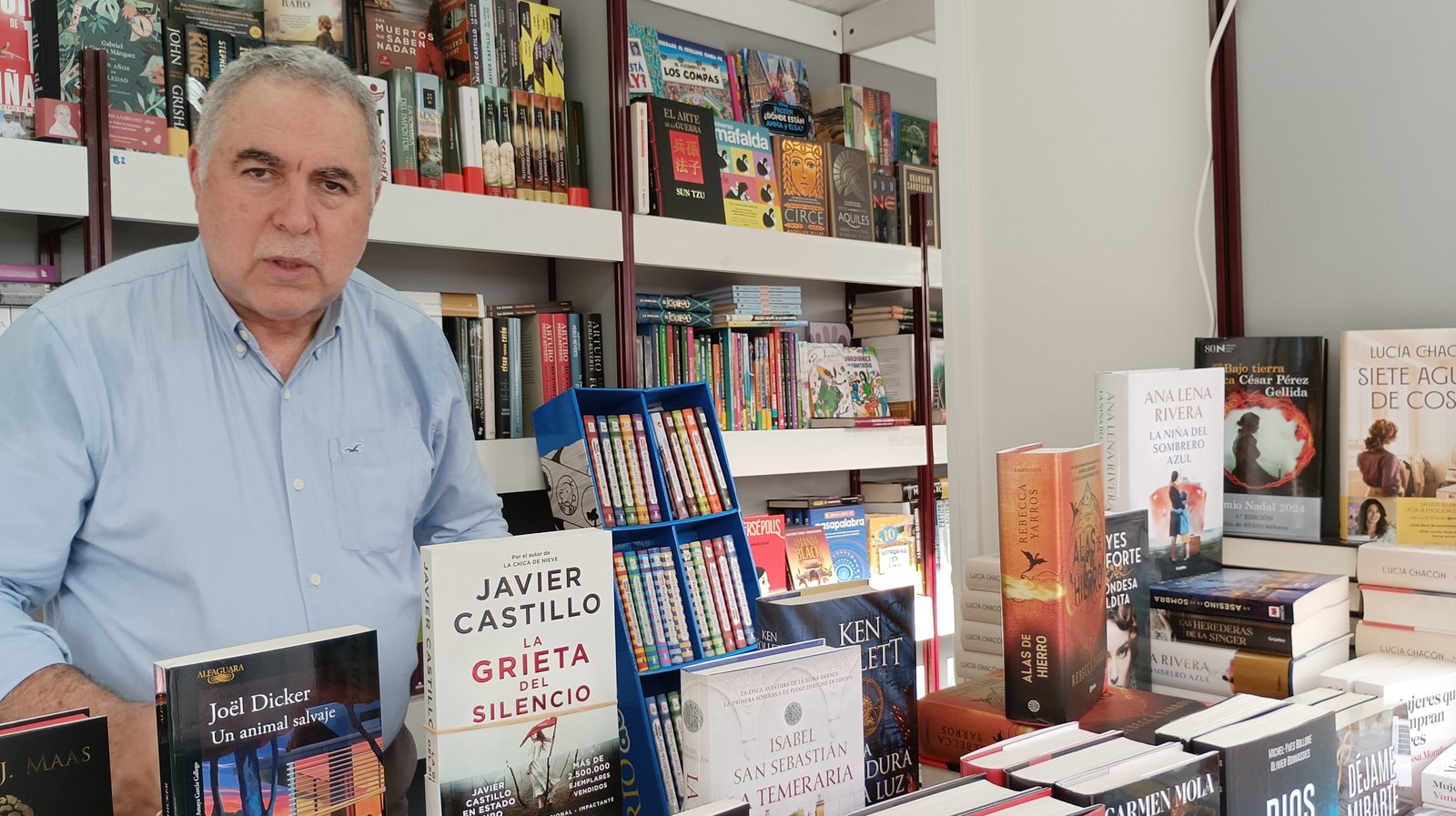 Pepe Bentolila, de la Librería Sol, en la Feria del Libro de Ceuta (S.I.)