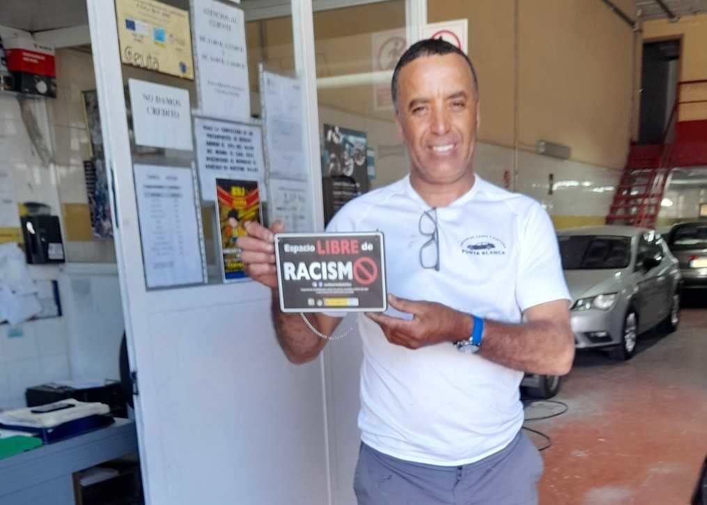 Participante en la campaña «Espacios libres de racismo» (CEDIDA)