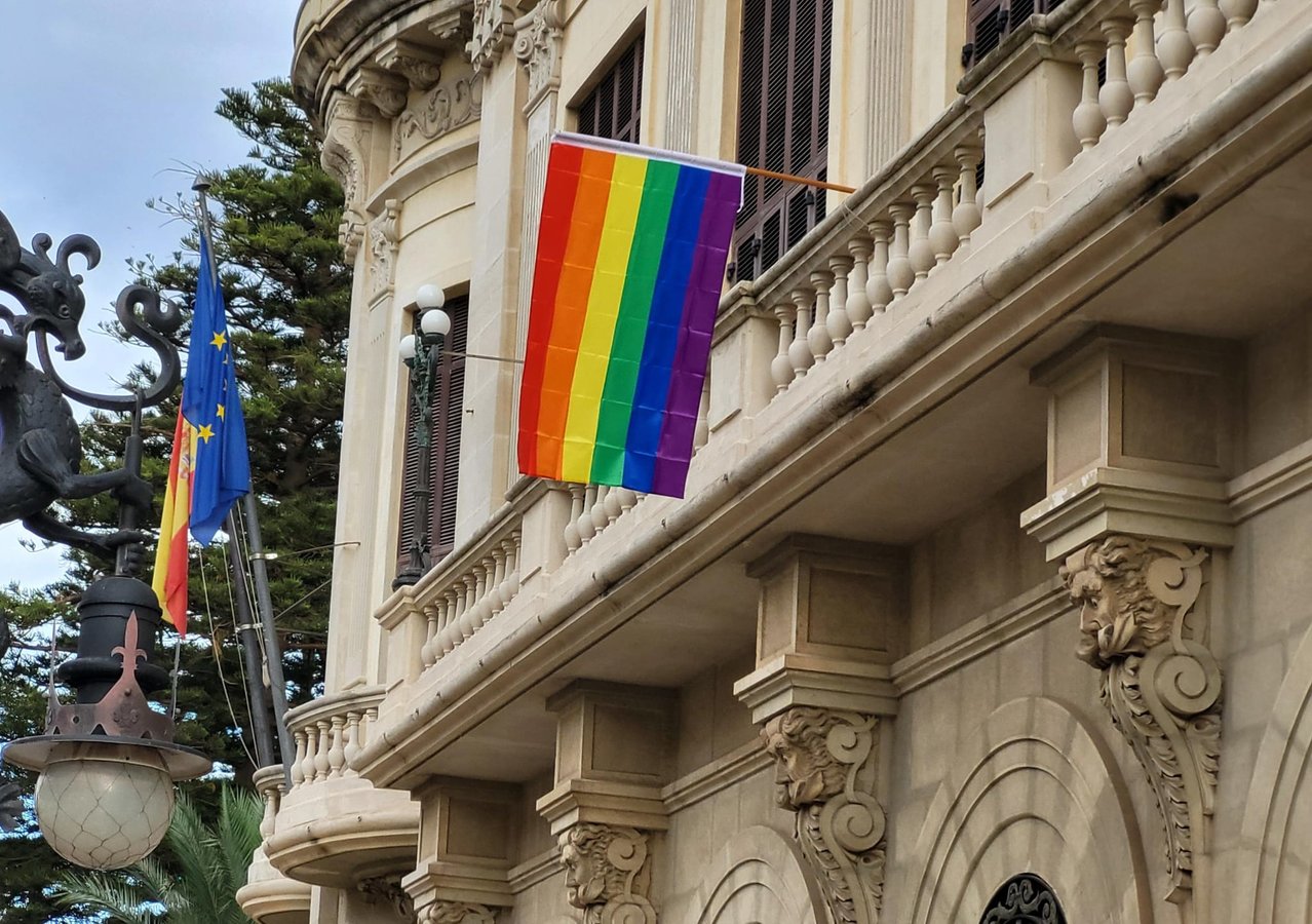 orgullo gay bandera arcoíris
