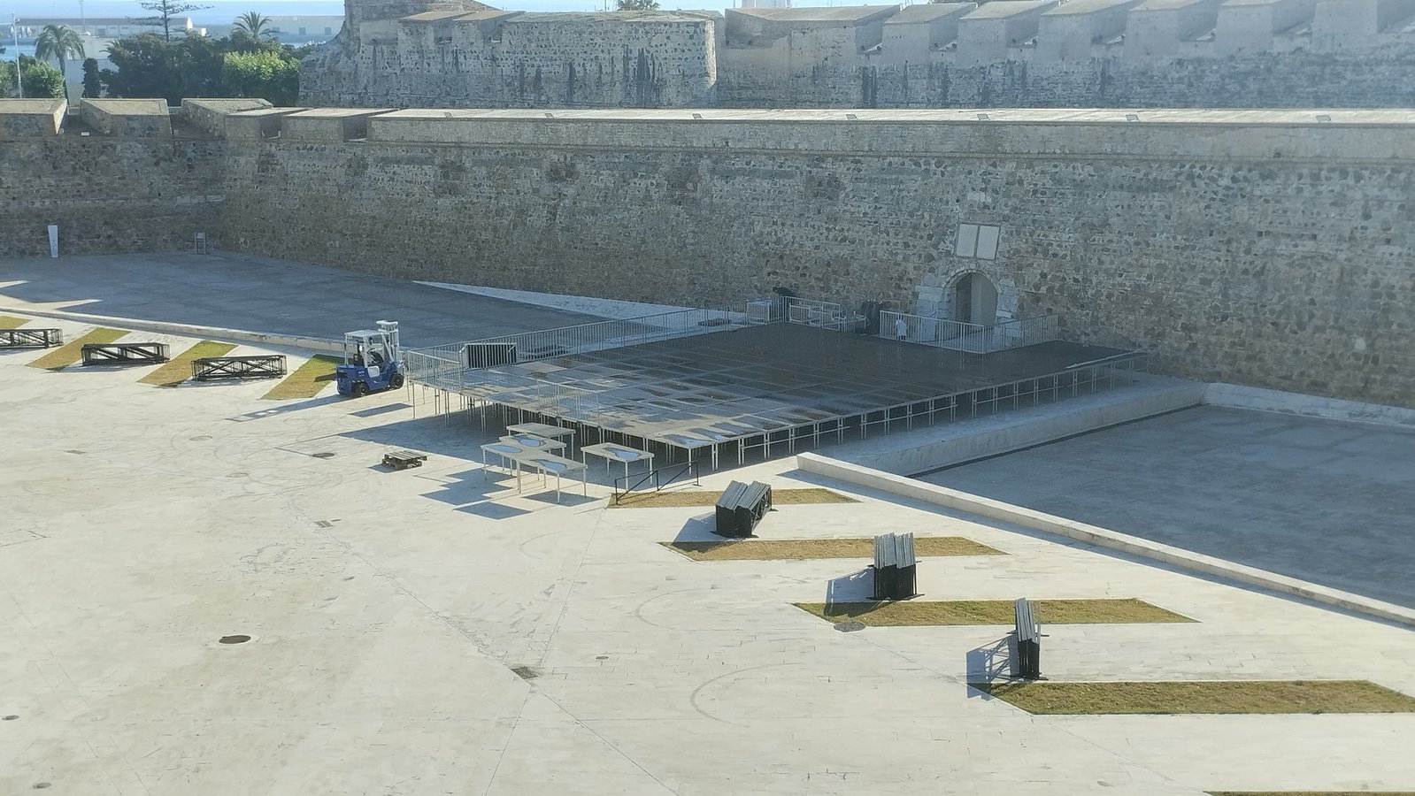 Escenario en las Murallas Reales