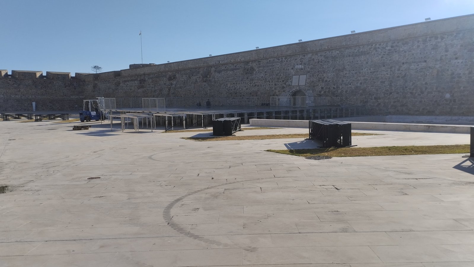 Escenario en las Murallas Reales