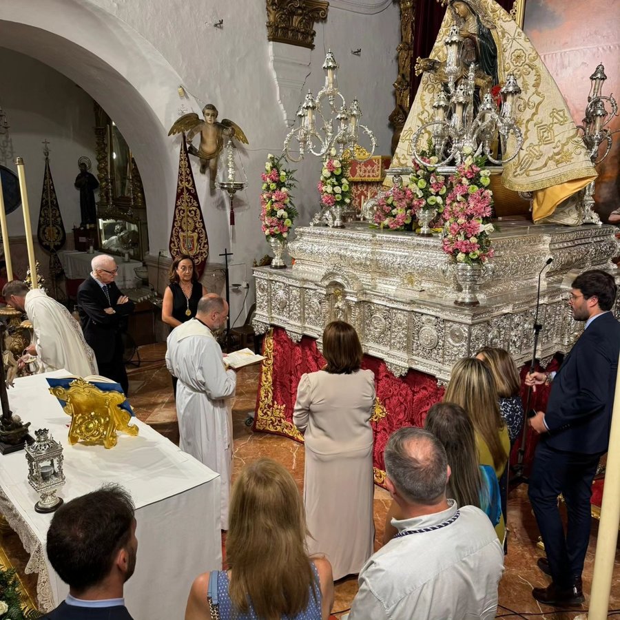 Bendición del nuevo faldón de Santa María de África (Cedida)