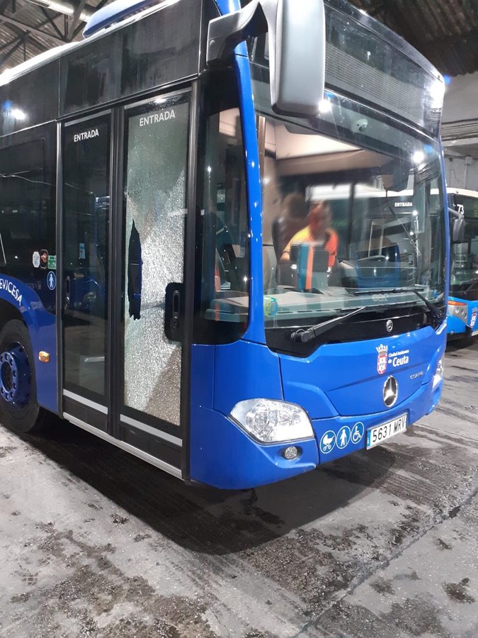 Autobús apedreado en la frontera (Cedida)