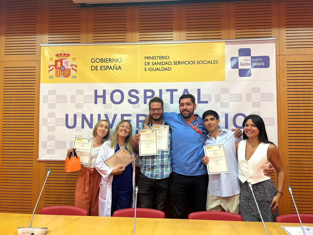 El Hospital Universitario de Ceuta despide, con honores, a seis residentes