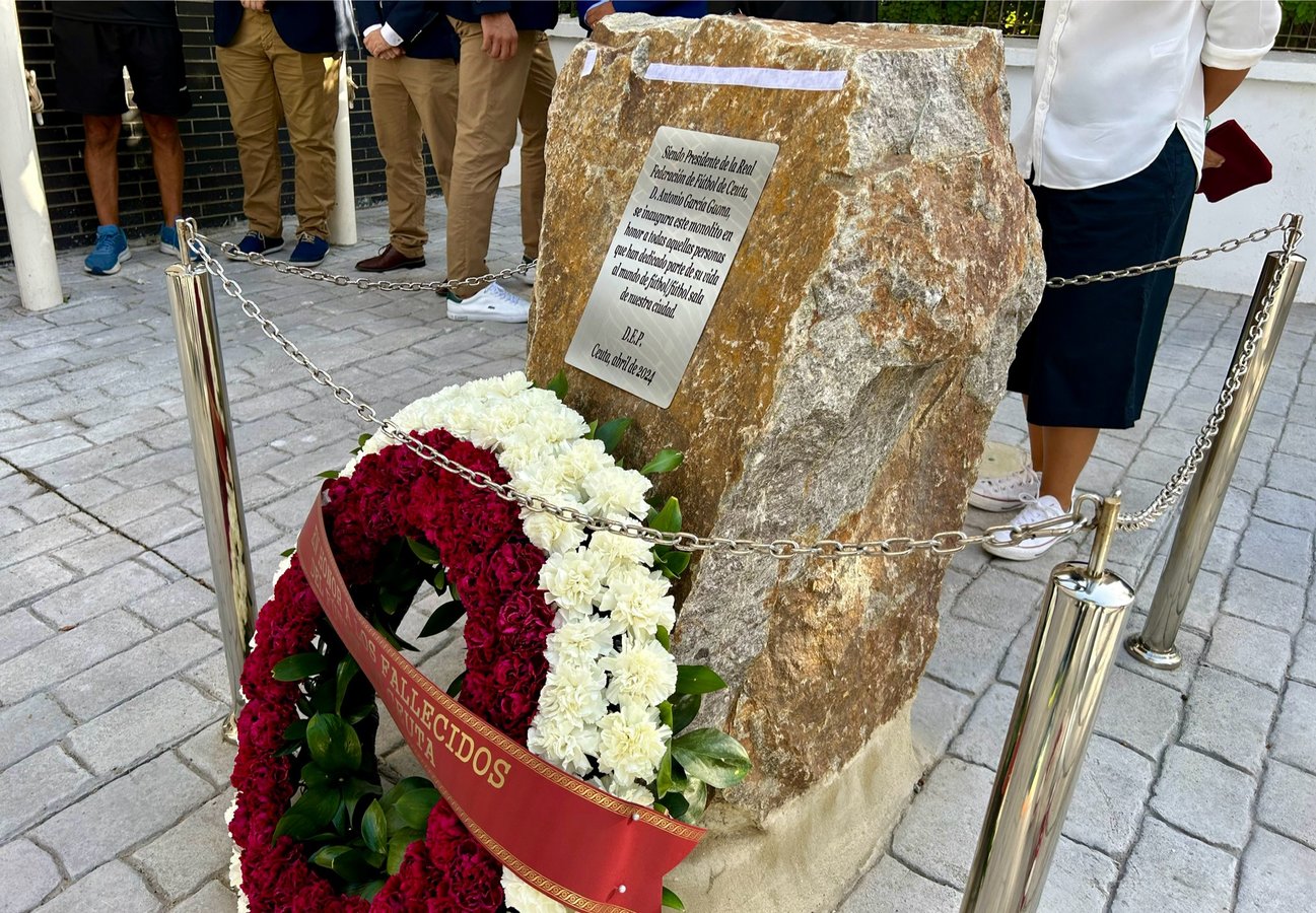 Inauguración monolito en la Federación de Fútbol de Ceuta / M.Zapico
