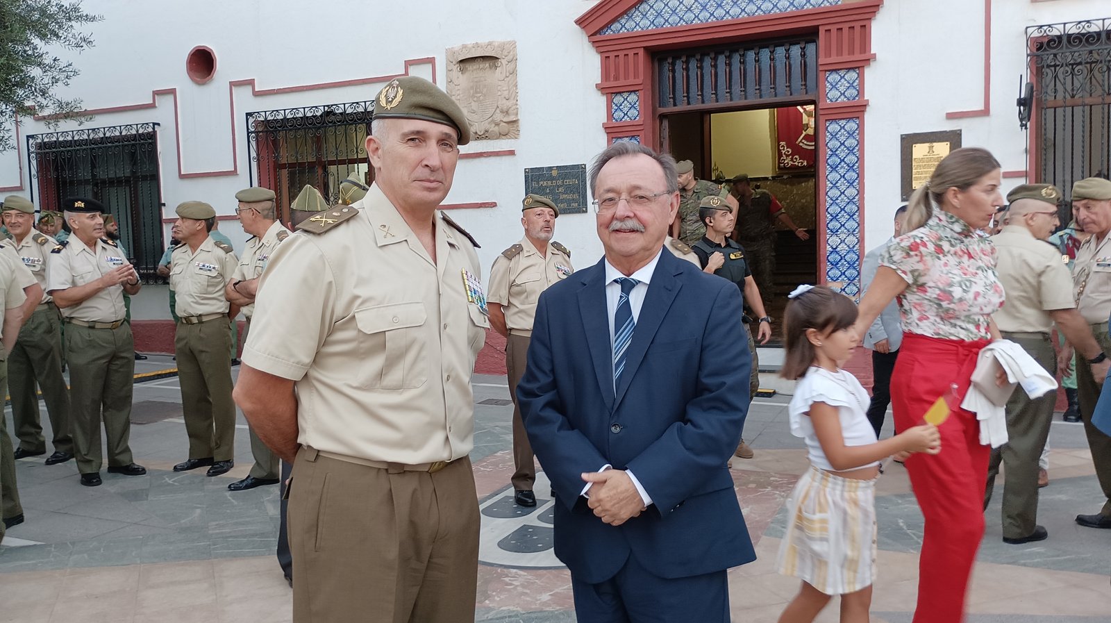 Marcos Llago Navarro, comandante general del Ceuta, ha presidido, junto al presidente de la Ceuta, el solemne arriado de bandera (S.I.)