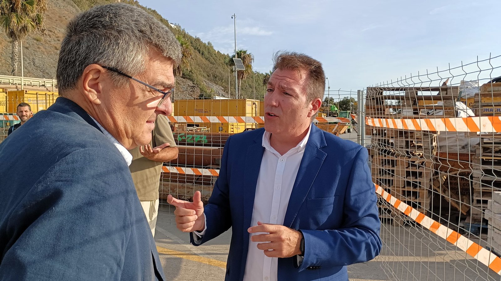 Diego Martínez, responsable de Fomento de la Delegación del Gobierno en Ceuta, ha visitado las obras para la instalación del cable eléctrico (S.I.)