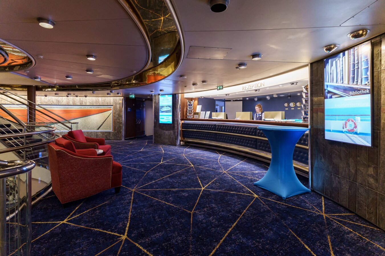 Recepción en el interior del crucero (CRUISING JOURNAL) AMERA