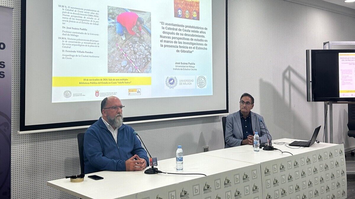 Fernando Villada y José Suárez, conferencia 20 aniversario yacimientos fenicios