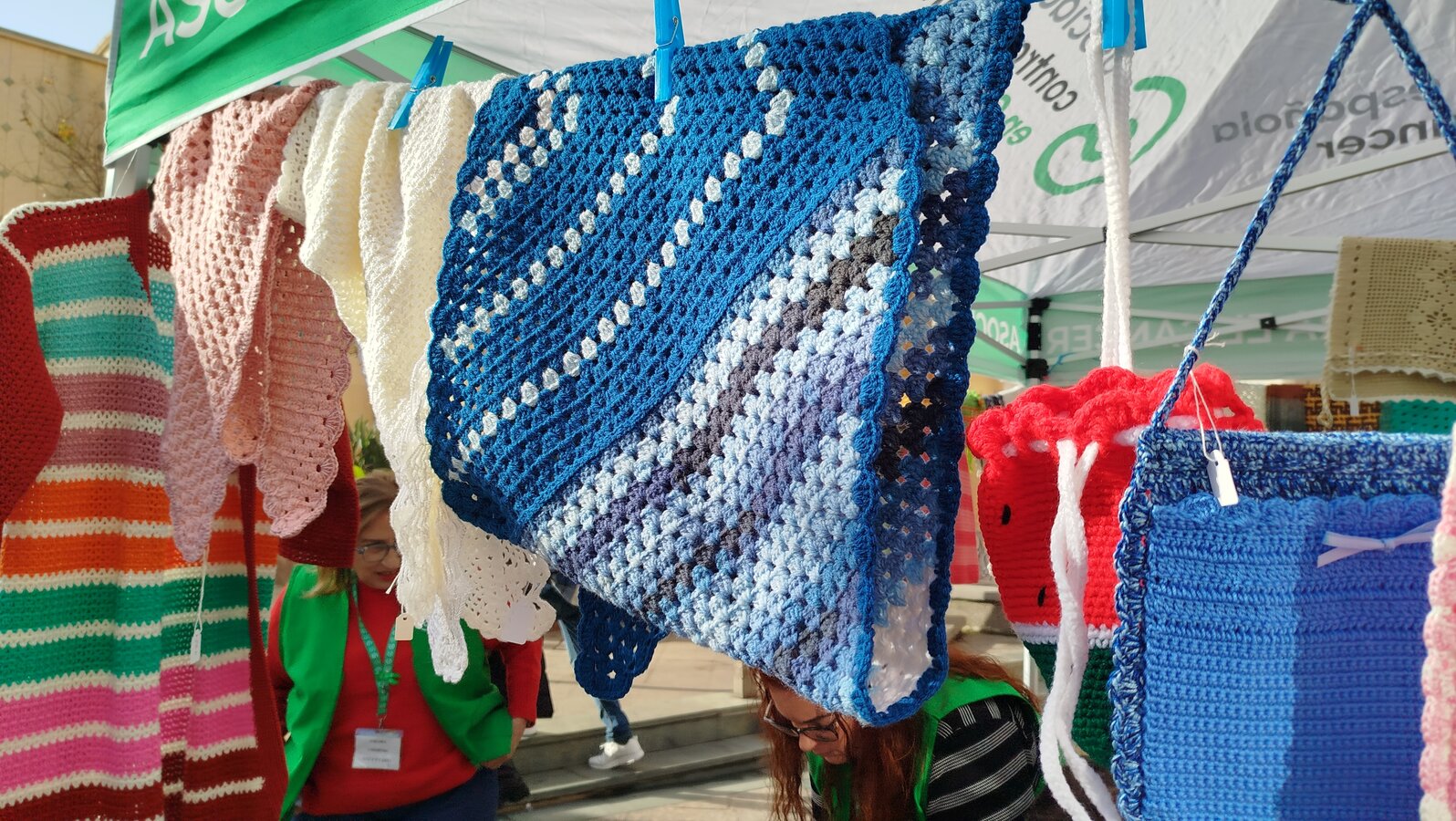 mercadillo de la AECC
