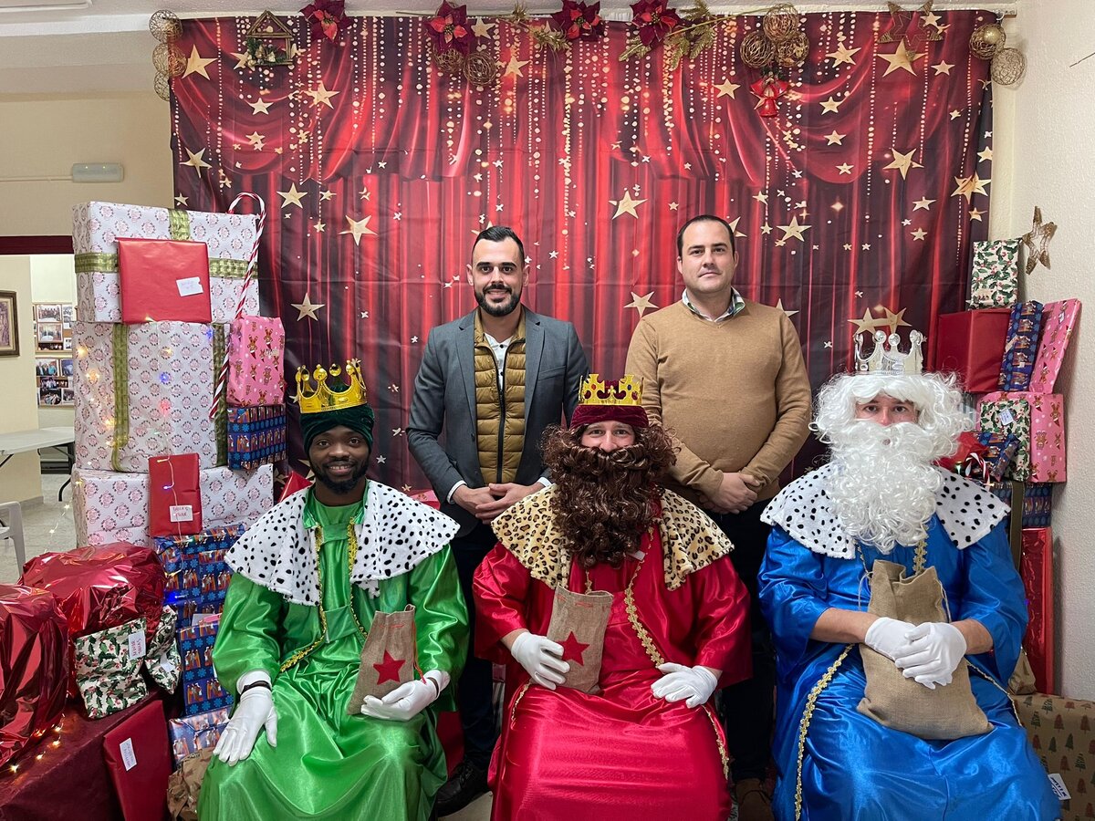 Magia y solidaridad en la Casa Regional de Ceuta con los Reyes Magos