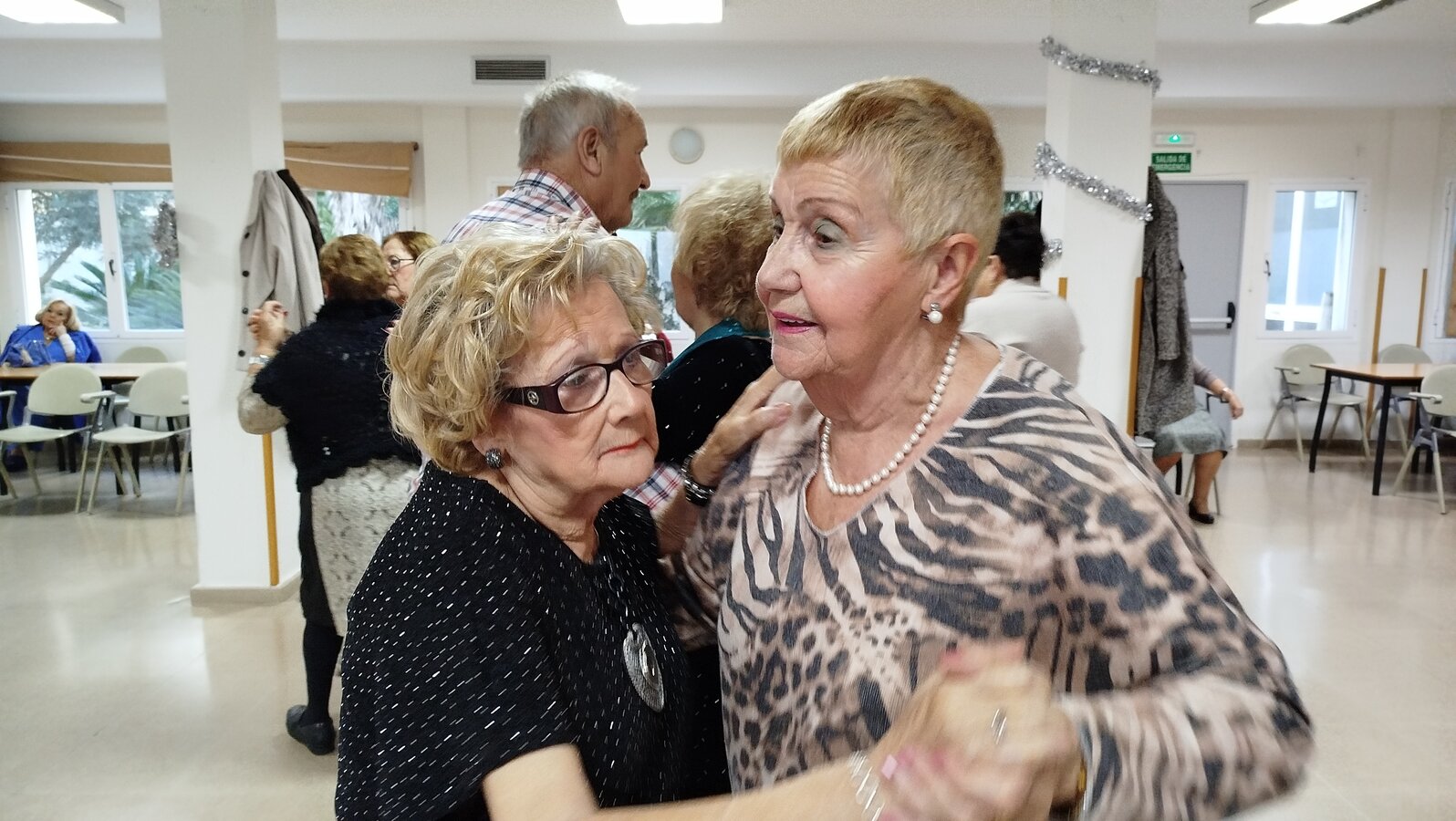 Merienda y baile en el Centro Social de Mayores del Inmerso / S.I.