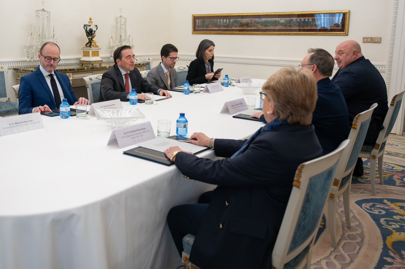 En la reunión, el presidente ha estado acompañado por el consejero de Comercio, Turismo, Empleo y Deporte, Nicola Cecchi, así como por la jefa de Gabinete, Carolina Pérez