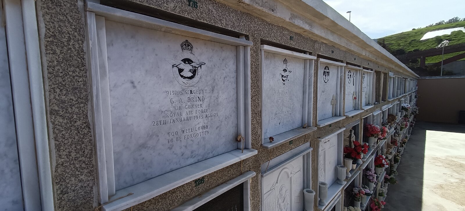 Lápidas de los aviadores del Halifax / S.I.