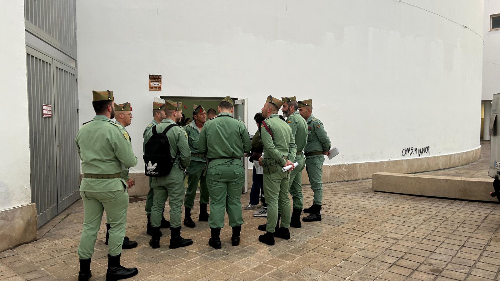 Legionarios esperan su turno para donar sangre / E.A.