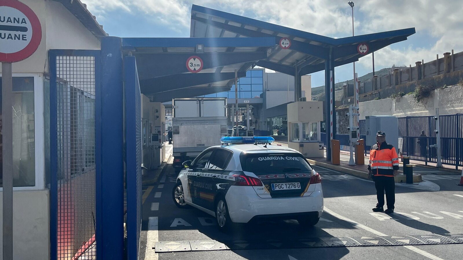 Tercer intento de apertura de la aduana comercial